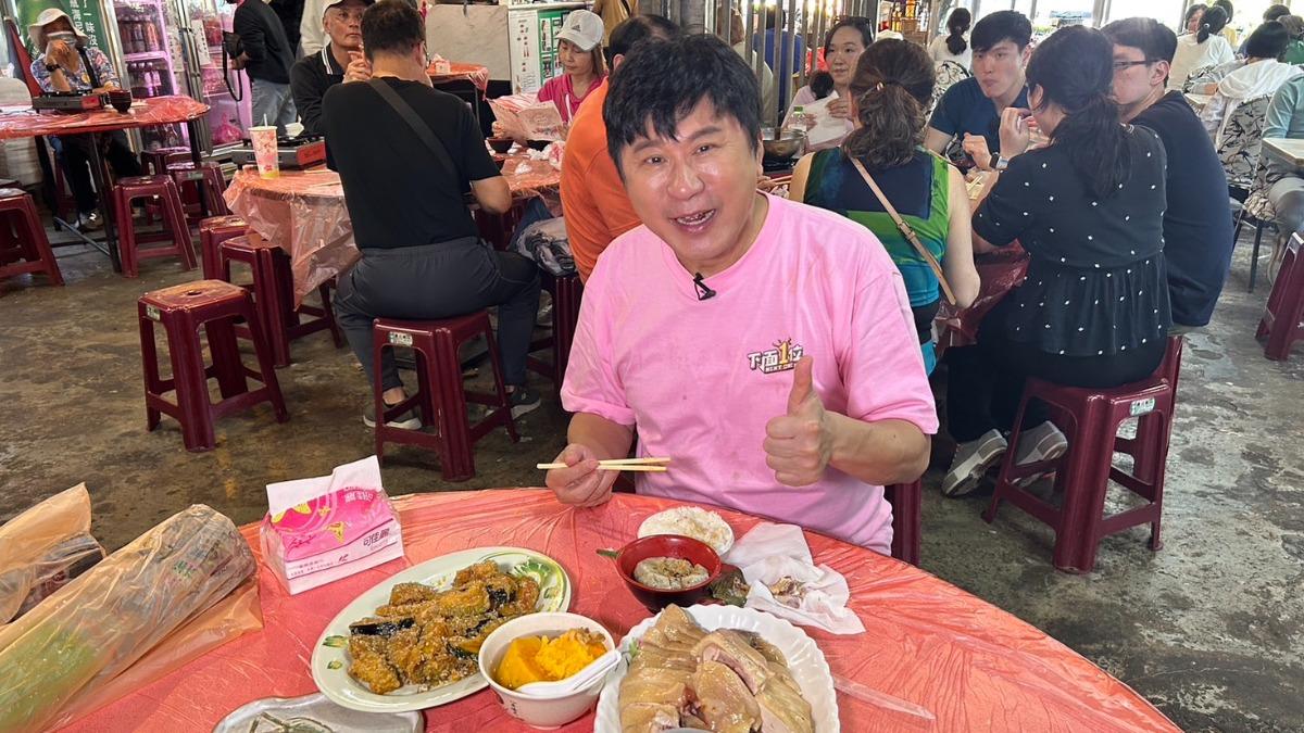 胡瓜如願大啖美食。（圖／下面一位提供）