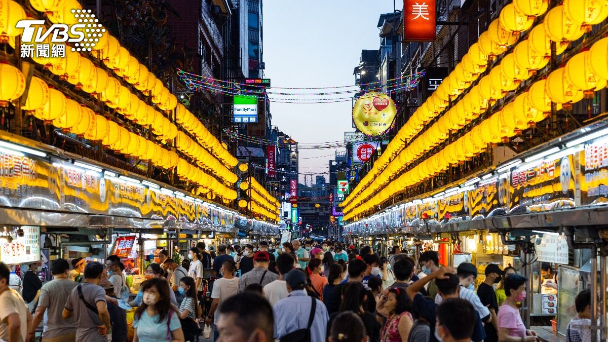 基隆夜市內的老字號小吃「一口吃香腸」掀起討論。（示意圖／shutterstock達志影像）