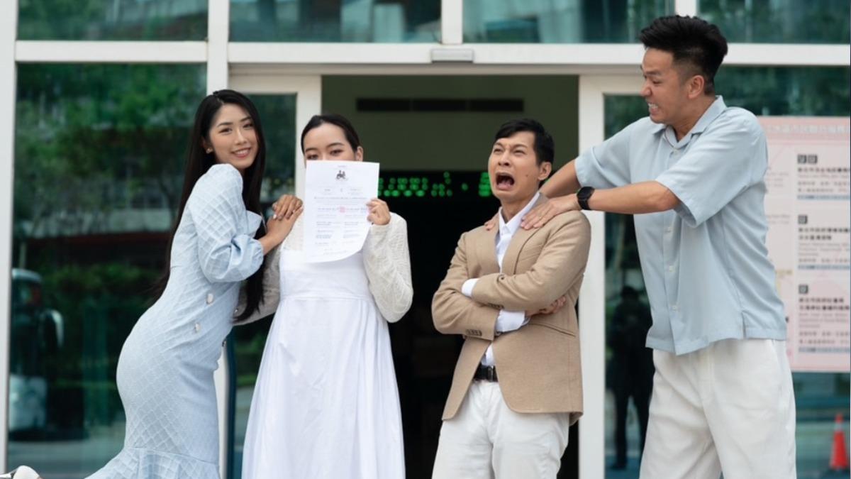 逸祥和娃娃上月登記結婚。(圖/翻攝自逸祥臉書)