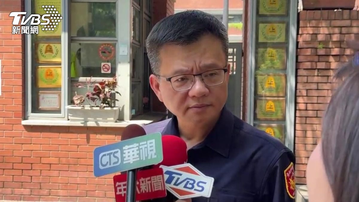 警方到學校了解情況。（圖／TVBS）