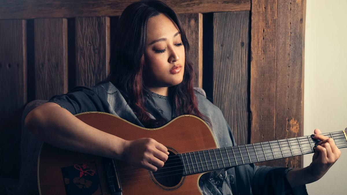 家家吉他收到方大同賞識。（圖／相信音樂提供）