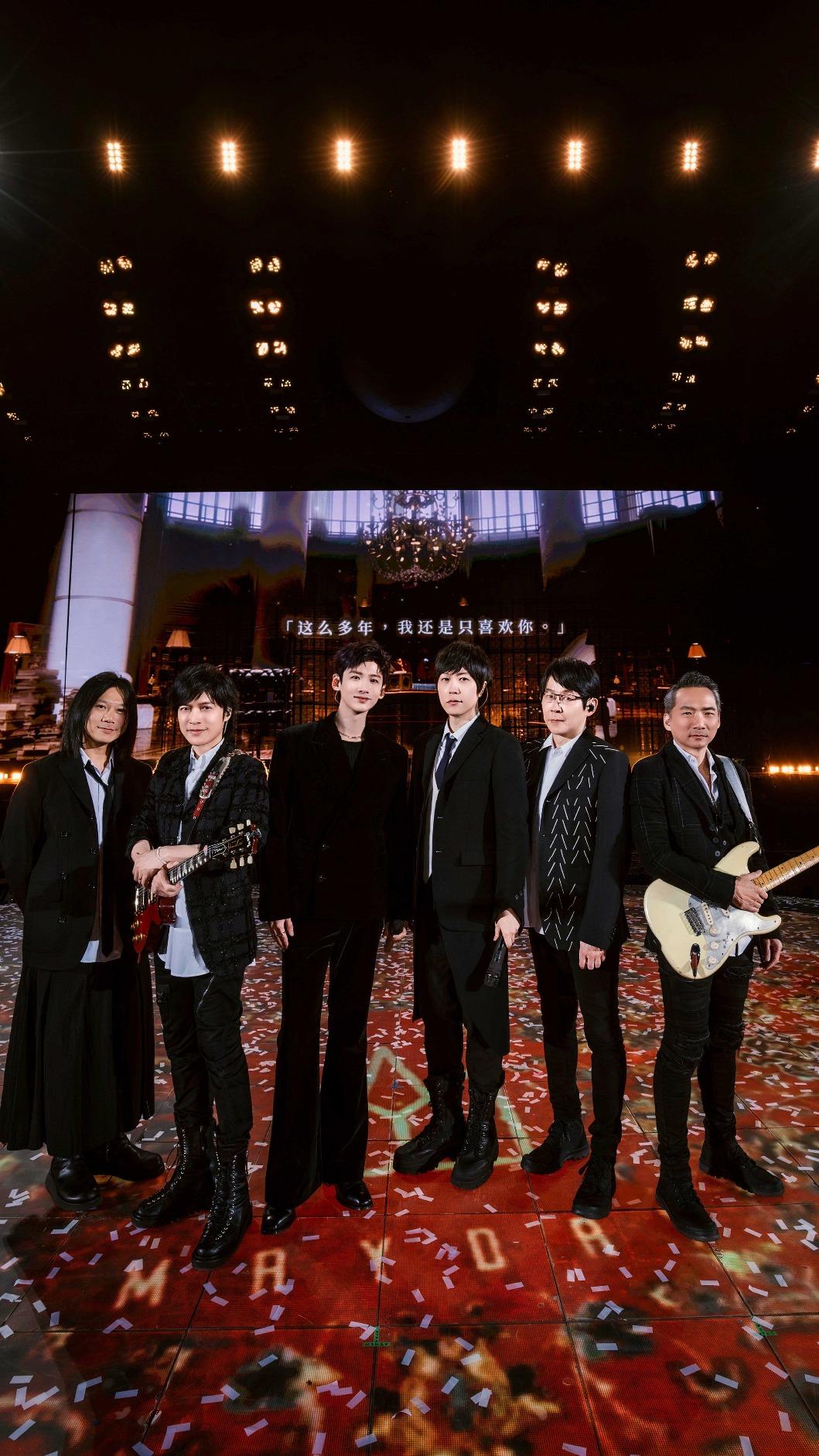 五月天合體白敬亭。（圖／相信音樂提供）