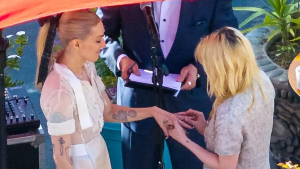 克莉絲汀史都華與迪倫梅爾在家中舉行了小型婚禮。(圖／翻攝自TMZ)