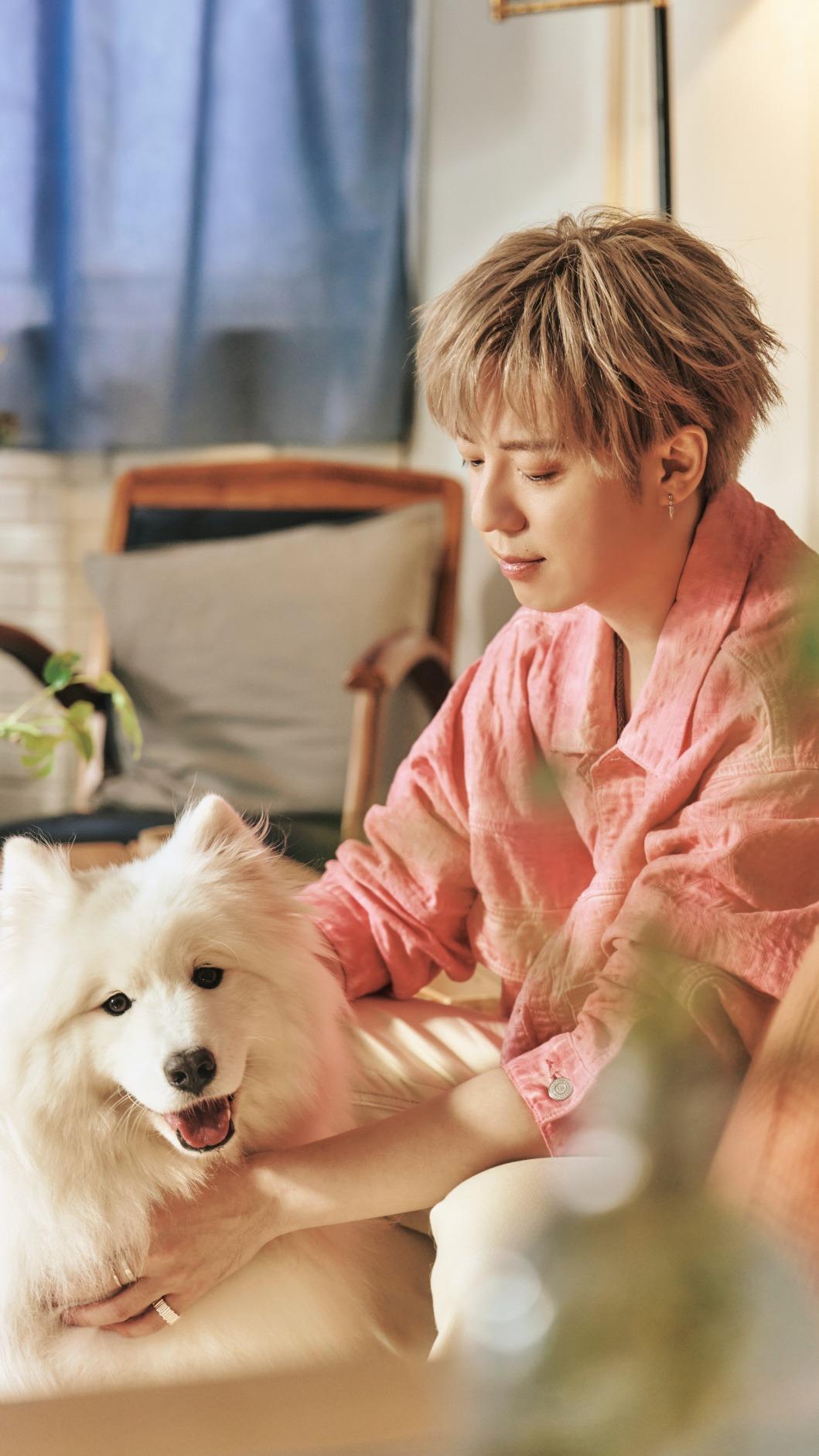 蔣卓嘉小時候養過薩摩耶。（圖／索尼音樂提供）