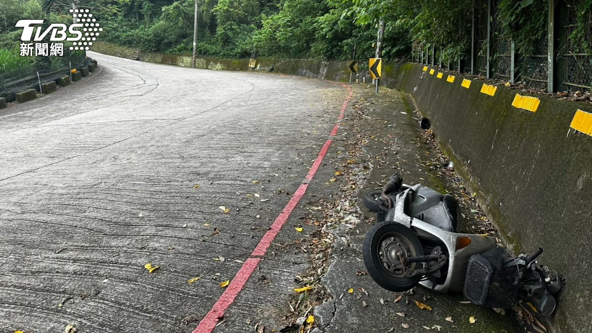 台中市后里永興路陡坡，昨發生機車撞墻造成一死一傷。（圖／TVBS）