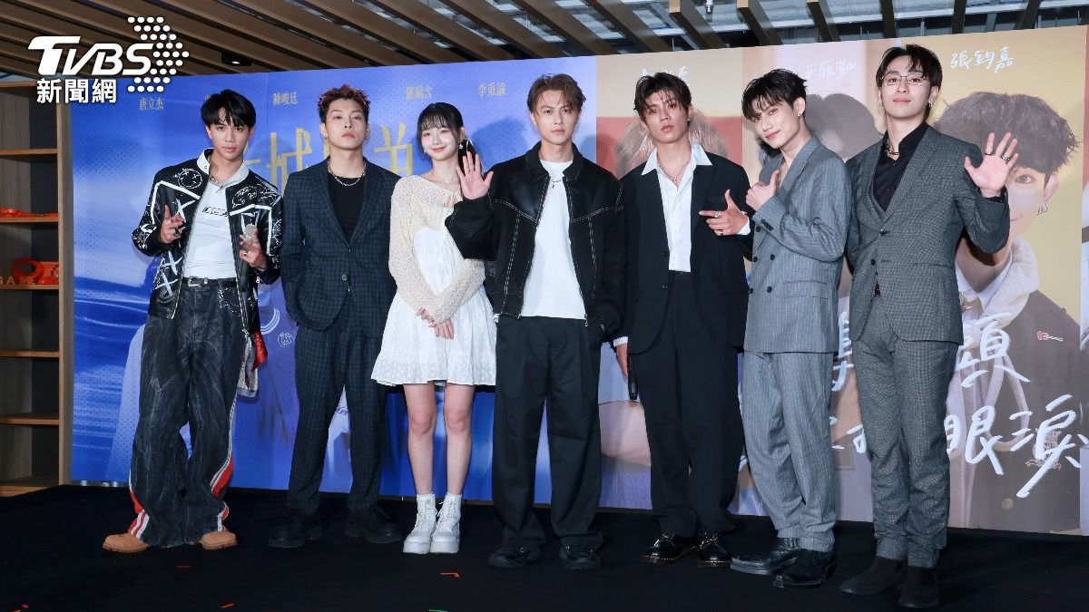 AcQUA李秉諭（左起）、洪暐、PINKFUN羅珮含、王子、FEniX陳峻廷、Saturnday唐立杰、FEniX曹家齊出席記者會。（圖／趙世平攝）