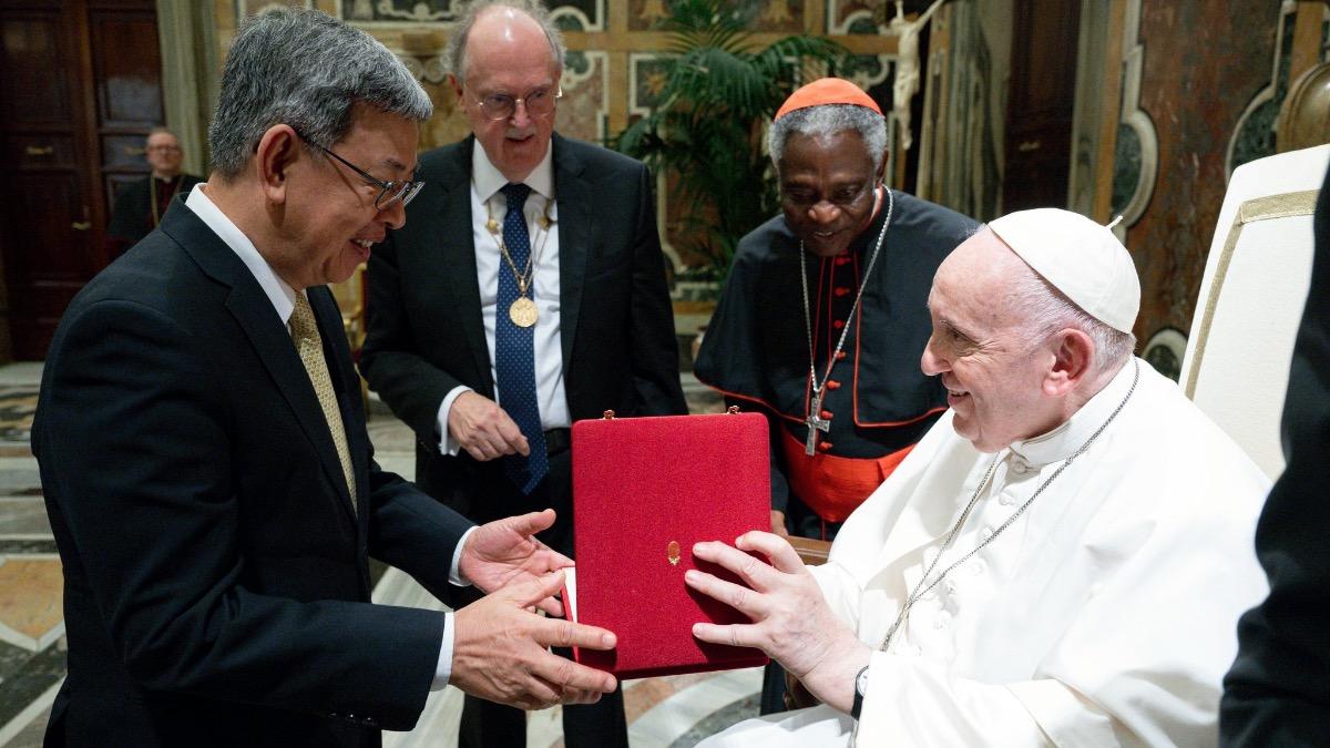 前副總統陳建仁與方濟各。（圖／翻攝陳建仁臉書）