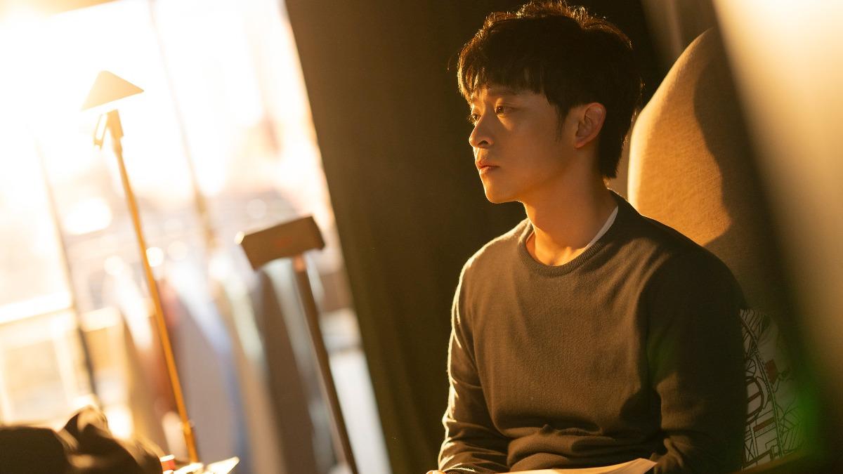 《蠻好的人生》董子健飾演落魄富二代「薛曉舟」。（圖／愛爾達電視提供）