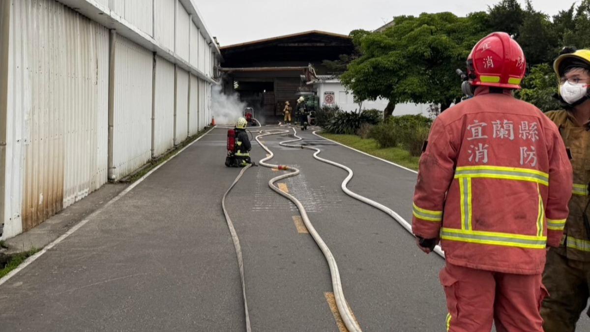 宜蘭縣五結鄉一家食品公司發生氨氣外洩事件。（圖／宜蘭縣消防局提供）