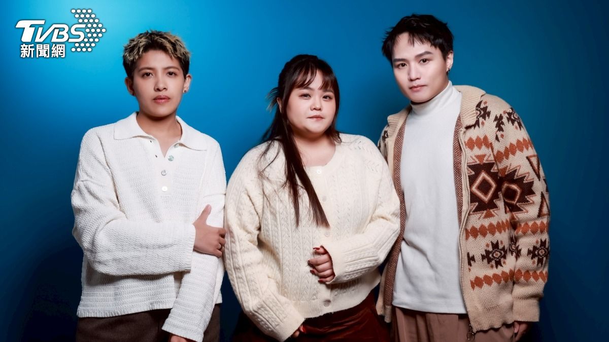曾靜玟（左起）、黃詩甜以及蔣玉傑推出新EP《最好的 Blaq bay qu...》。（圖／趙世平攝）