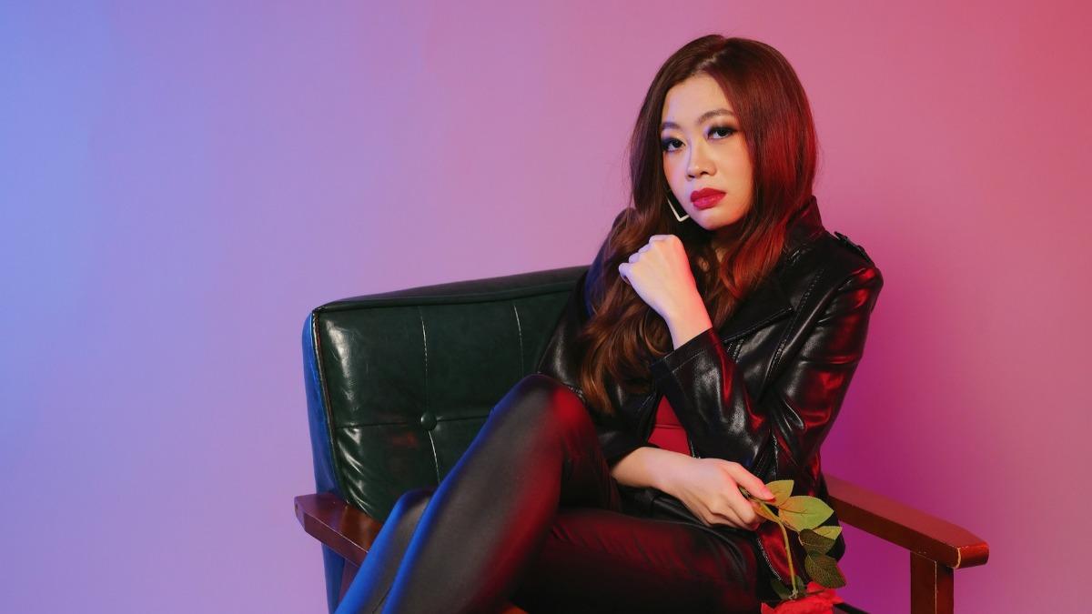 璟瑄網路交友卻遇上感情詐騙。（圖／天天耀 T-Y提供）