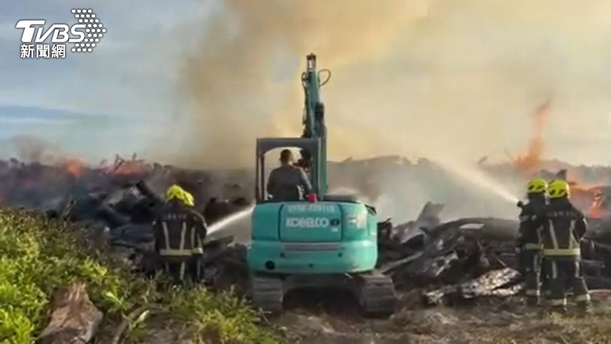 殘火於稍早14時24分撲滅。（圖／TVBS）