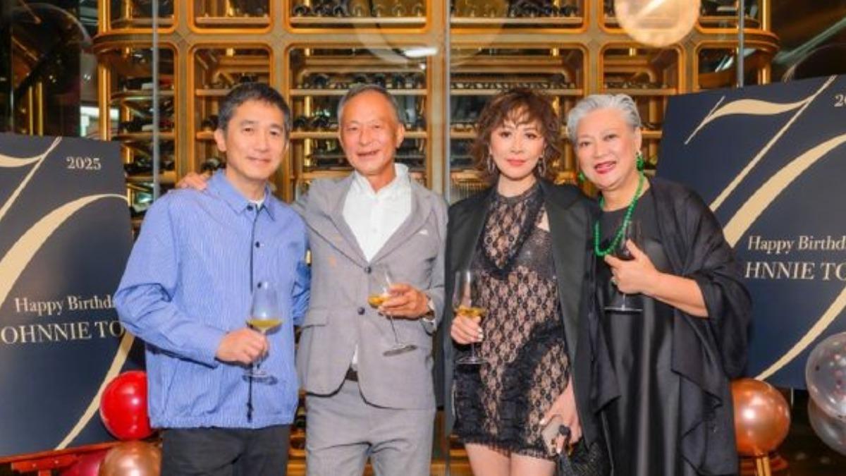 梁朝偉、劉嘉玲夫妻前來祝賀杜琪峯導演70大壽。（圖／翻攝自微博）