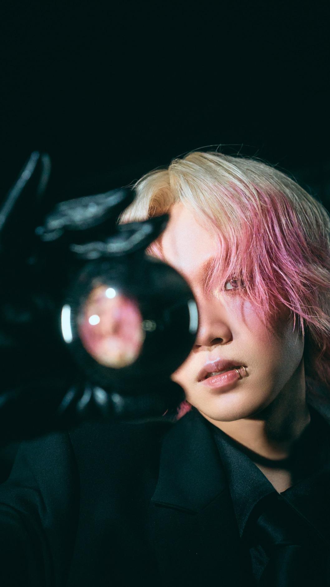 持修發狠砸水晶球，結果卻讓他意外。（圖／EMI提供）