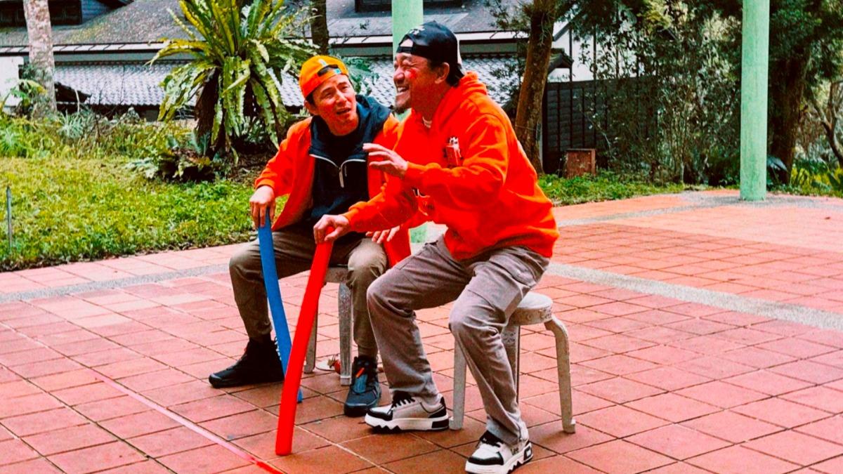 孫協志和陳為民表演搞笑短劇。(圖/中視提供)