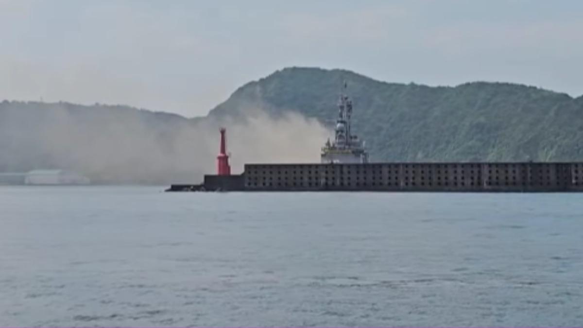 No injuries in Ma Kong ship fire (Courtesy of the Taiwan ADIZ) Taiwan navy destroyer catches fire at port, no injuries