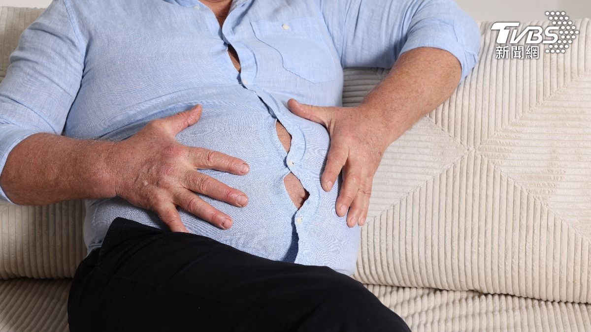 40歲後體重狂飆！醫曝「關鍵凶手」害爆肥、失眠　3招改善中年大肚