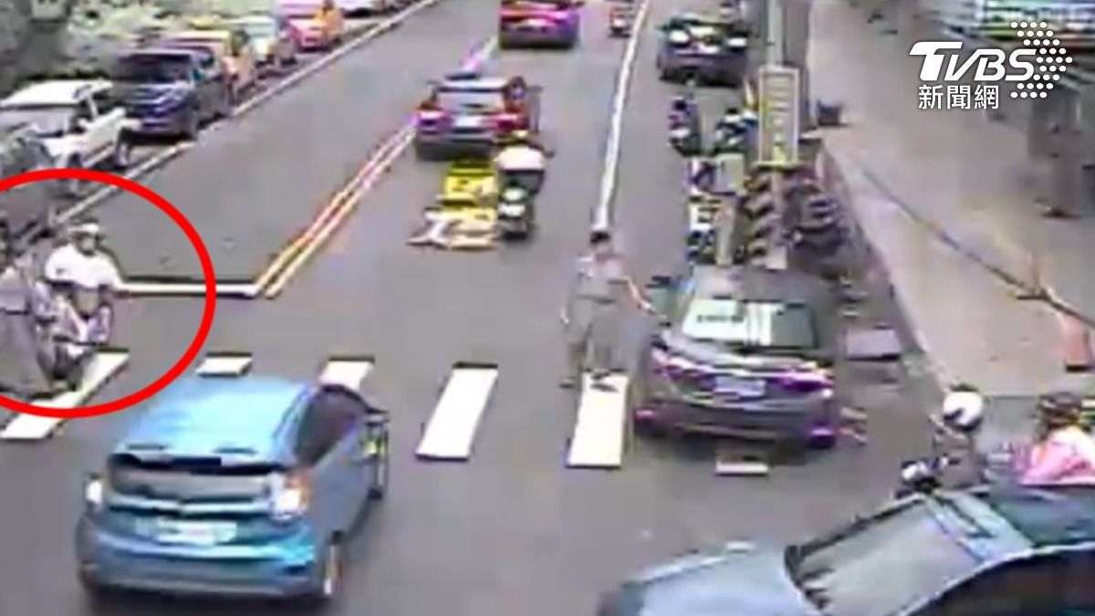 撞擊瞬間曝光。（圖／TVBS）