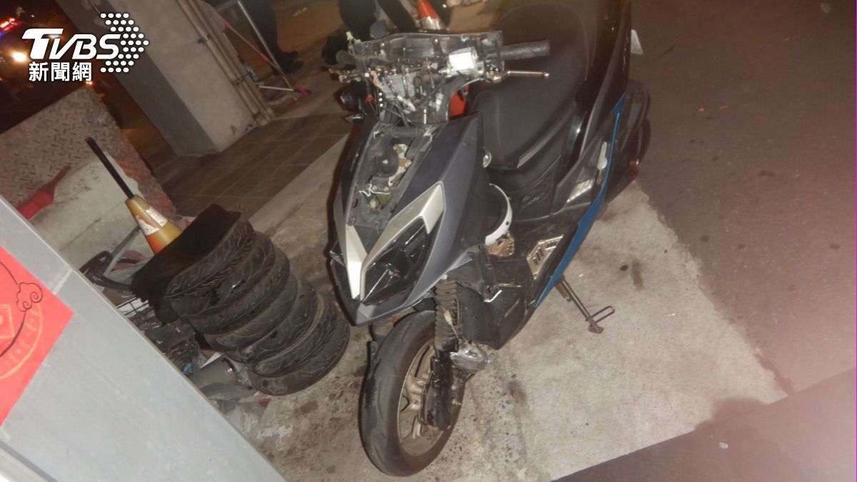 陳男機車車損。（圖／TVBS）