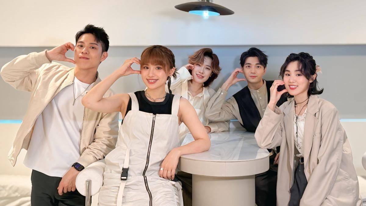 「尋人啟事」在談戀愛時對MBTI、星盤以及塔羅都很有研究。（圖／星恆娛樂提供）