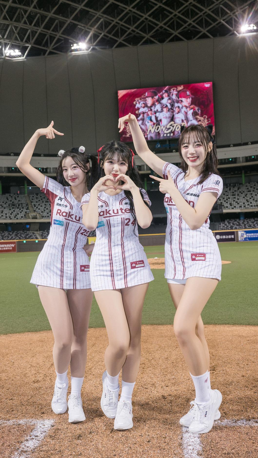 禹洙漢、廉世彬和河智媛首登大巨蛋。(圖／樂天桃猿提供）