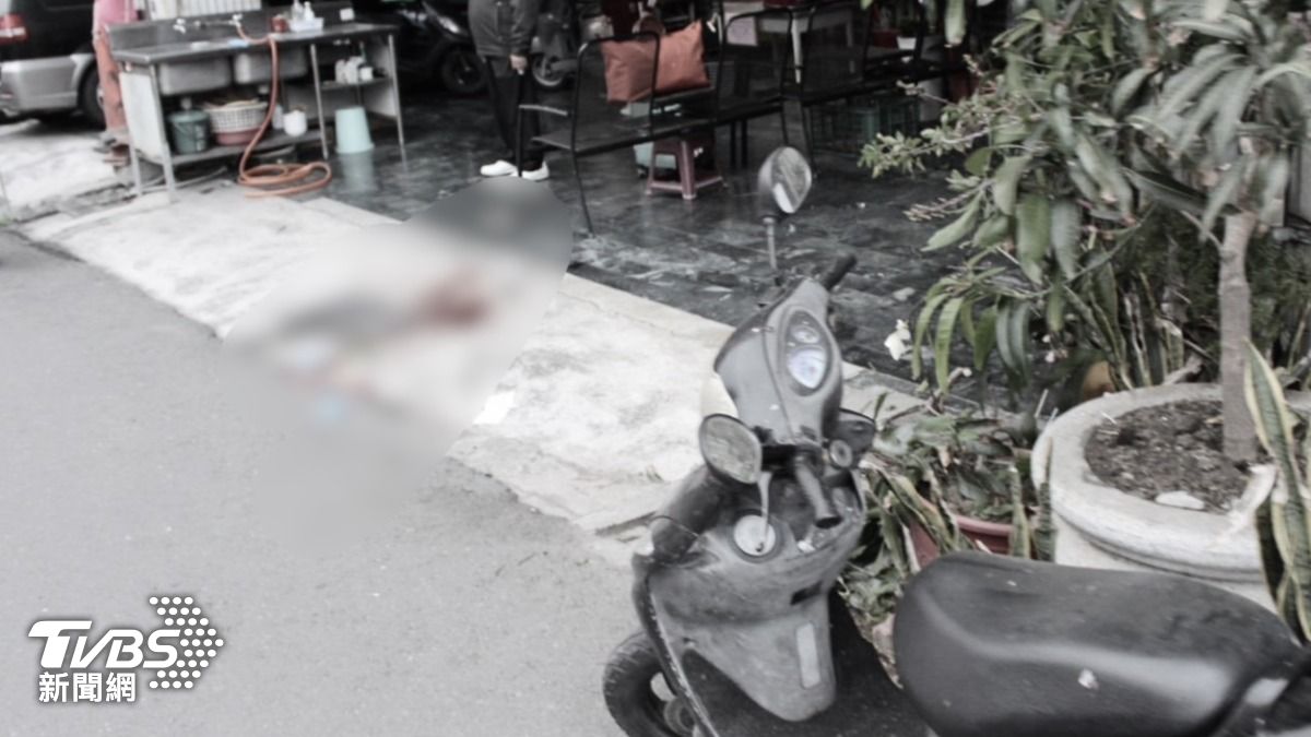 現場血跡斑斑，陳男意識不清，後腦紅腫瘀血。（圖／TVBS）