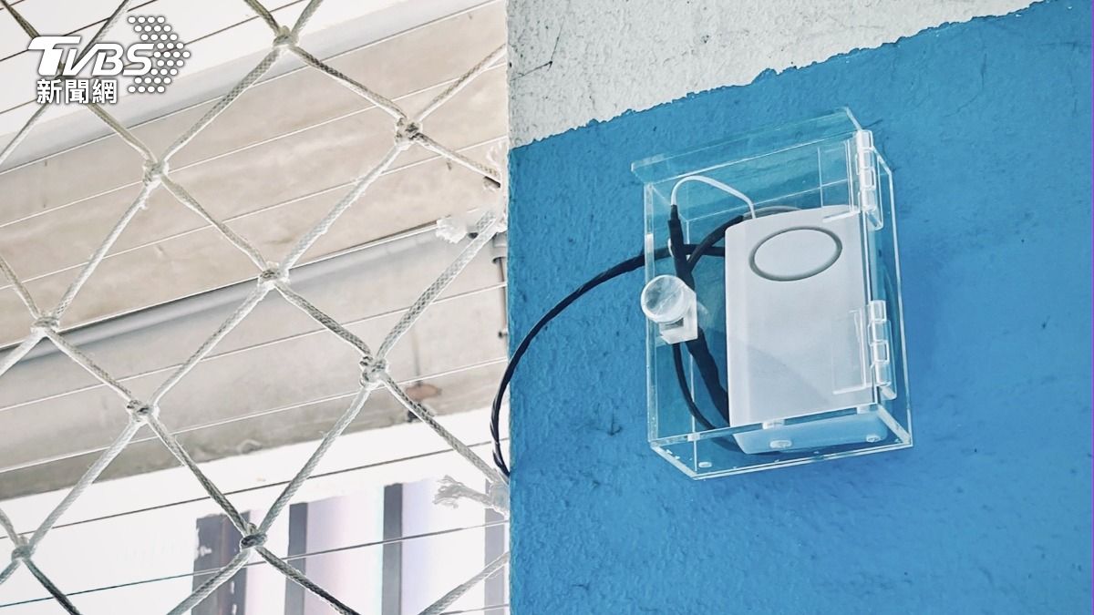 區域警報連動防護鐵網系統。（圖／TVBS）