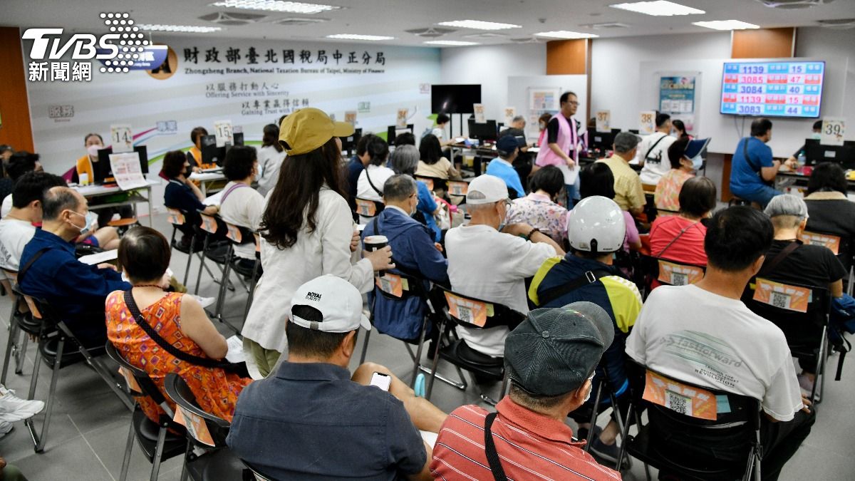 今年報稅延長至6月底，特別針對關稅影響者可申請免加計利息、最多分期36期。（圖／TVBS）
