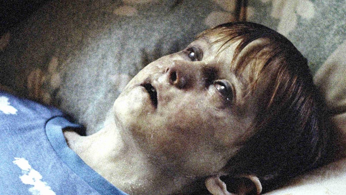 《復活劫》中與蕾娜特萊茵斯薇飾演對手戲的「兒子」其實是一尊人偶。（圖／海鵬提供）