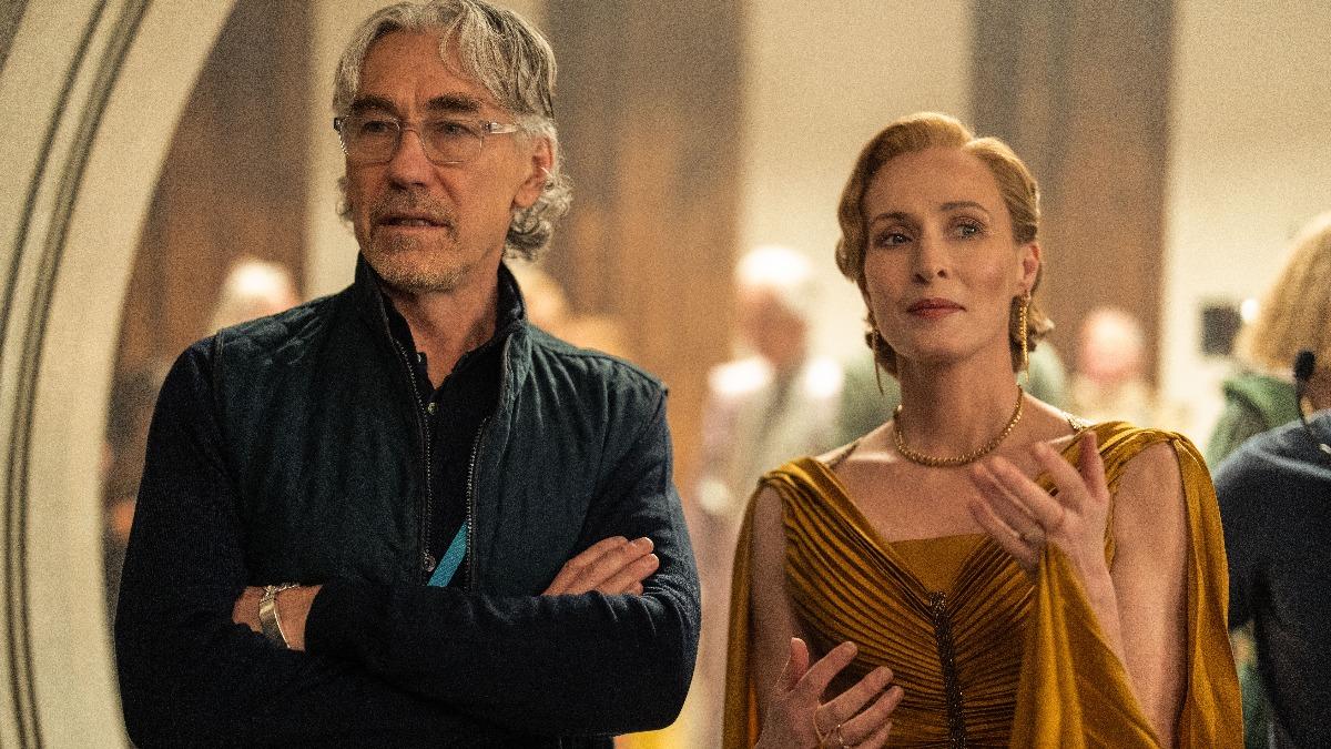 《安道爾》創作總監東尼吉洛伊（左）與吉娜菲芙歐萊莉合作愉快。（圖／Disney+提供）