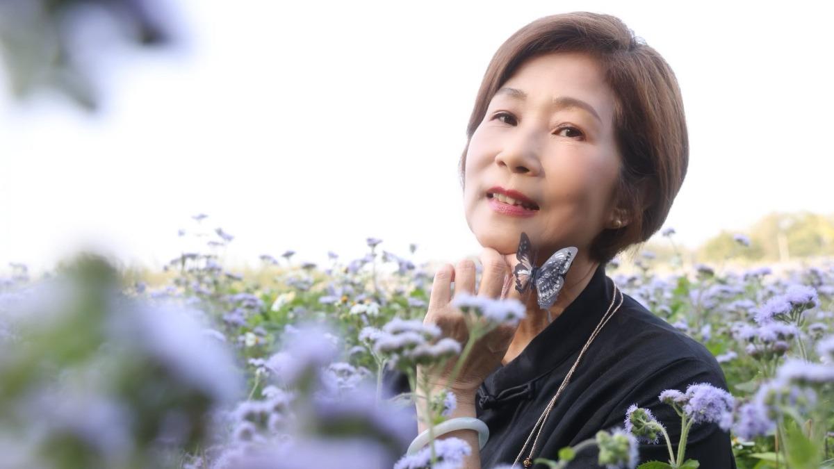 江念庭日前歡慶65歲生日，更拿到敬老卡。（圖／尚時代文創娛樂提供）