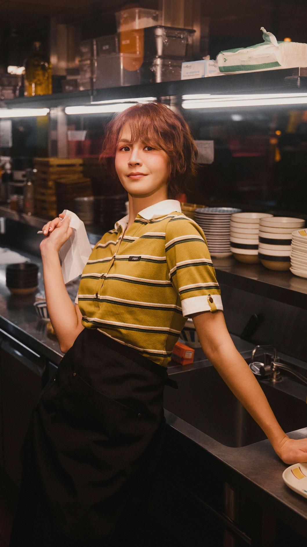 曾沛慈錄製新歌〈搶先看〉時，還特地化上煙燻妝。（圖／華研國際提供）