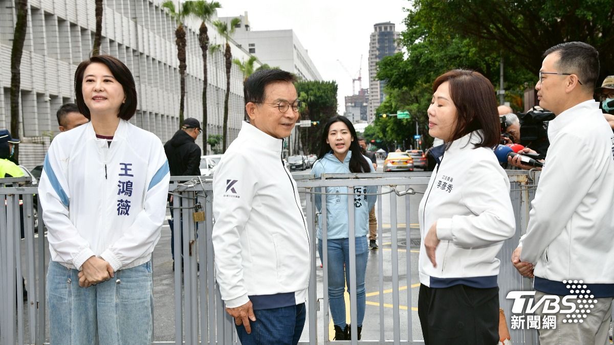 台北市5位藍委包括（左起）王鴻薇、賴士葆、徐巧芯、李彥秀、羅智強將面臨第三階段罷免投票。（圖／胡瑞麒攝）