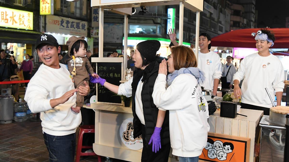 蔡昌憲兒子來探爸爸的班。（圖／三立提供）