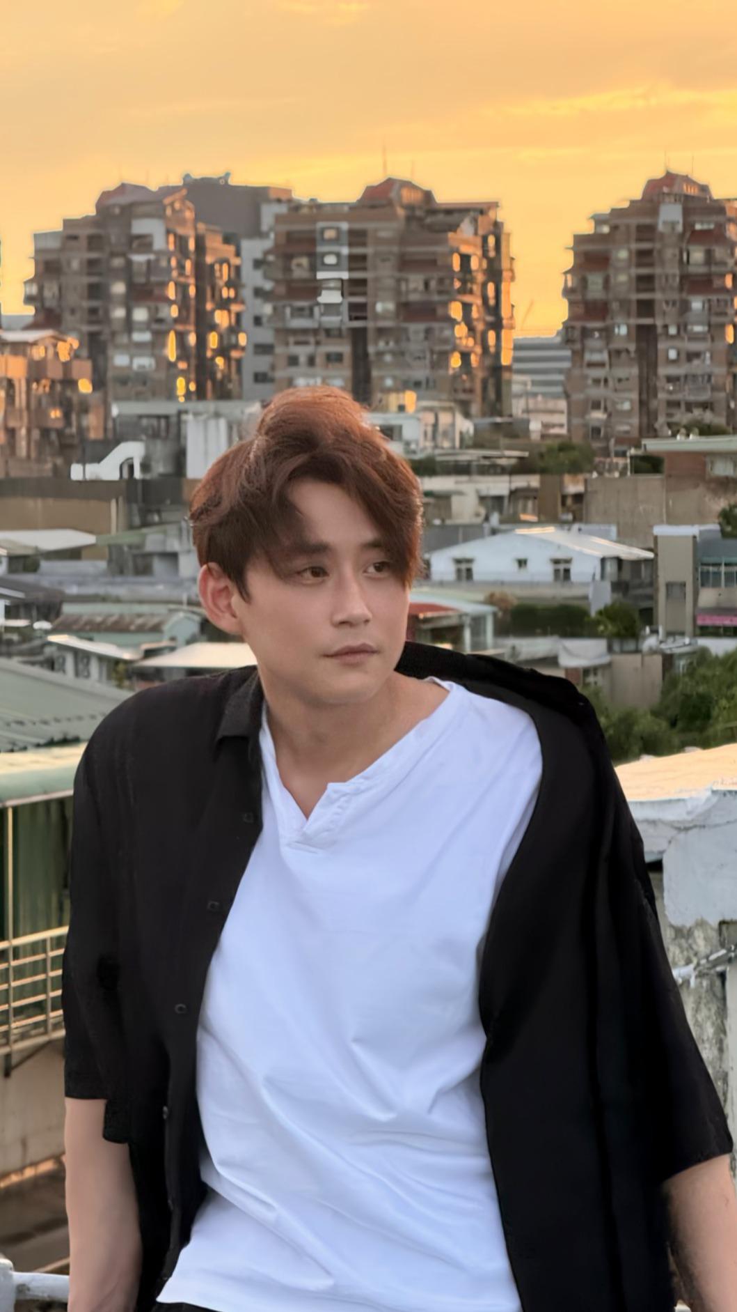 陳乃榮拍MV當天放晴，導演大讚他是「陽男」。（圖／Heartbeats Production提供）