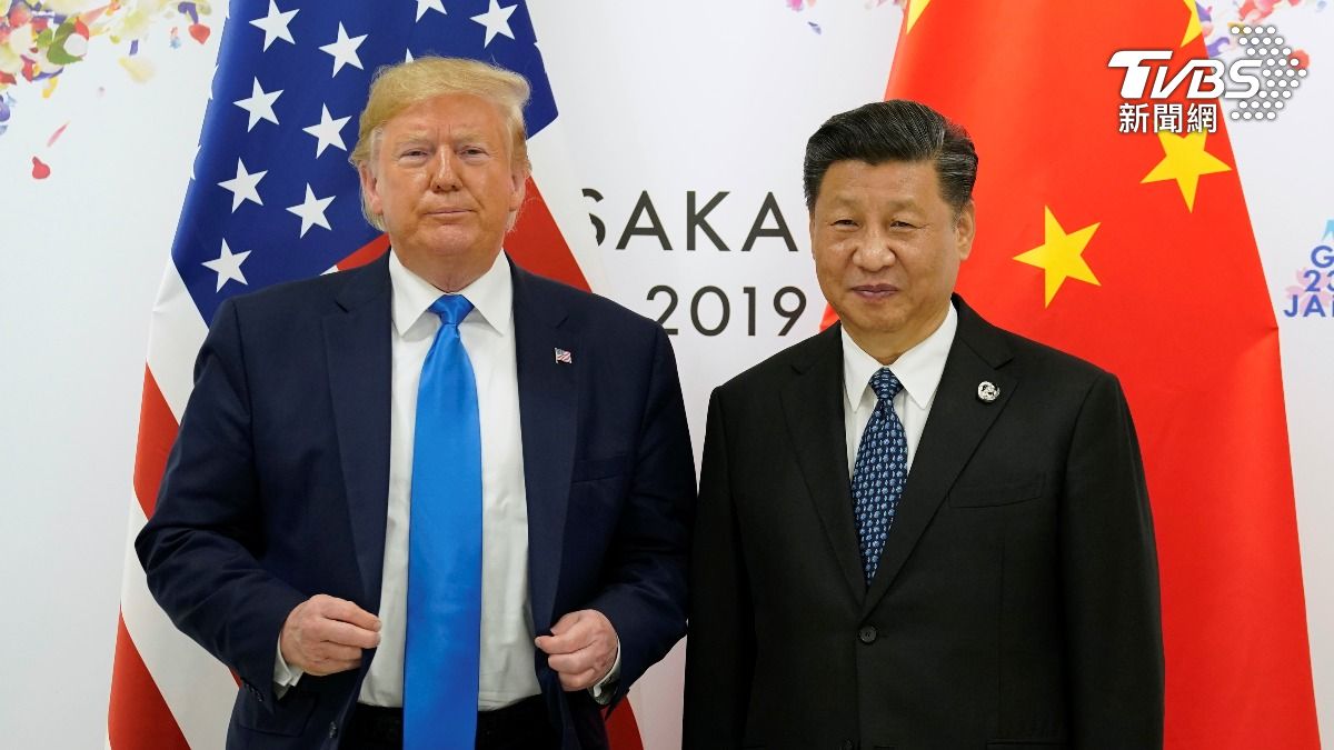 美國總統川普（左）聲稱中國領導人習近平（右）打電話給自己。（圖／達志影像路透社）