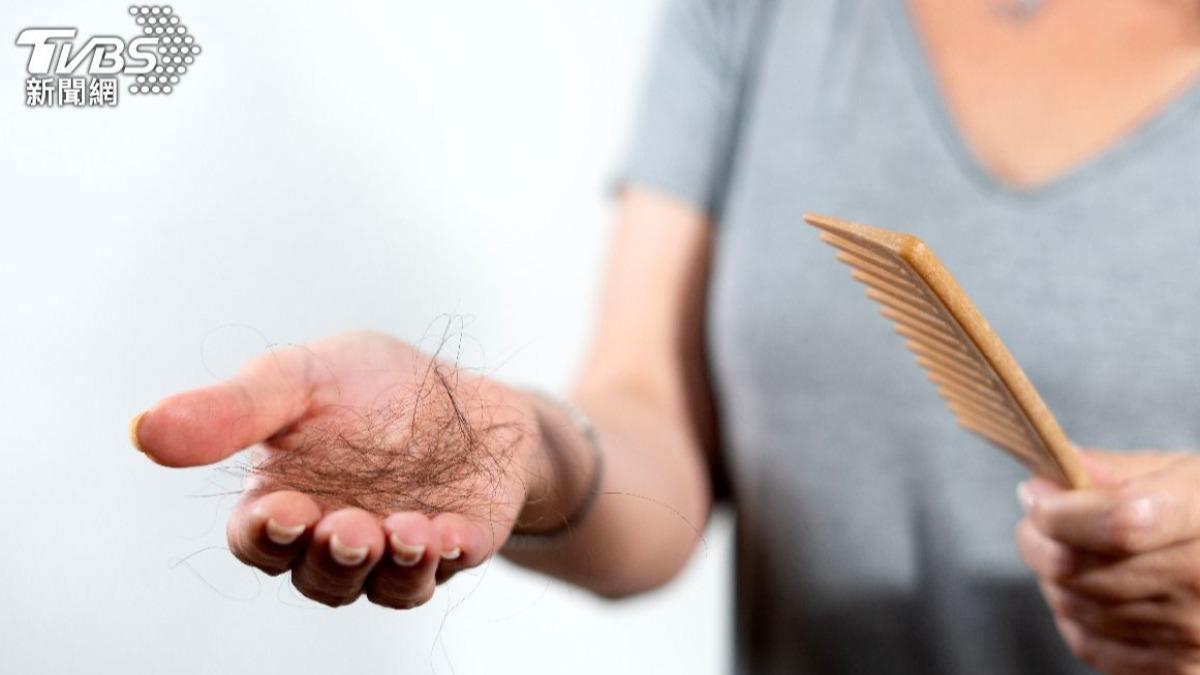醫生提醒洗對頭皮比買生髮品還重要。（示意圖／shutterstock達志影像）