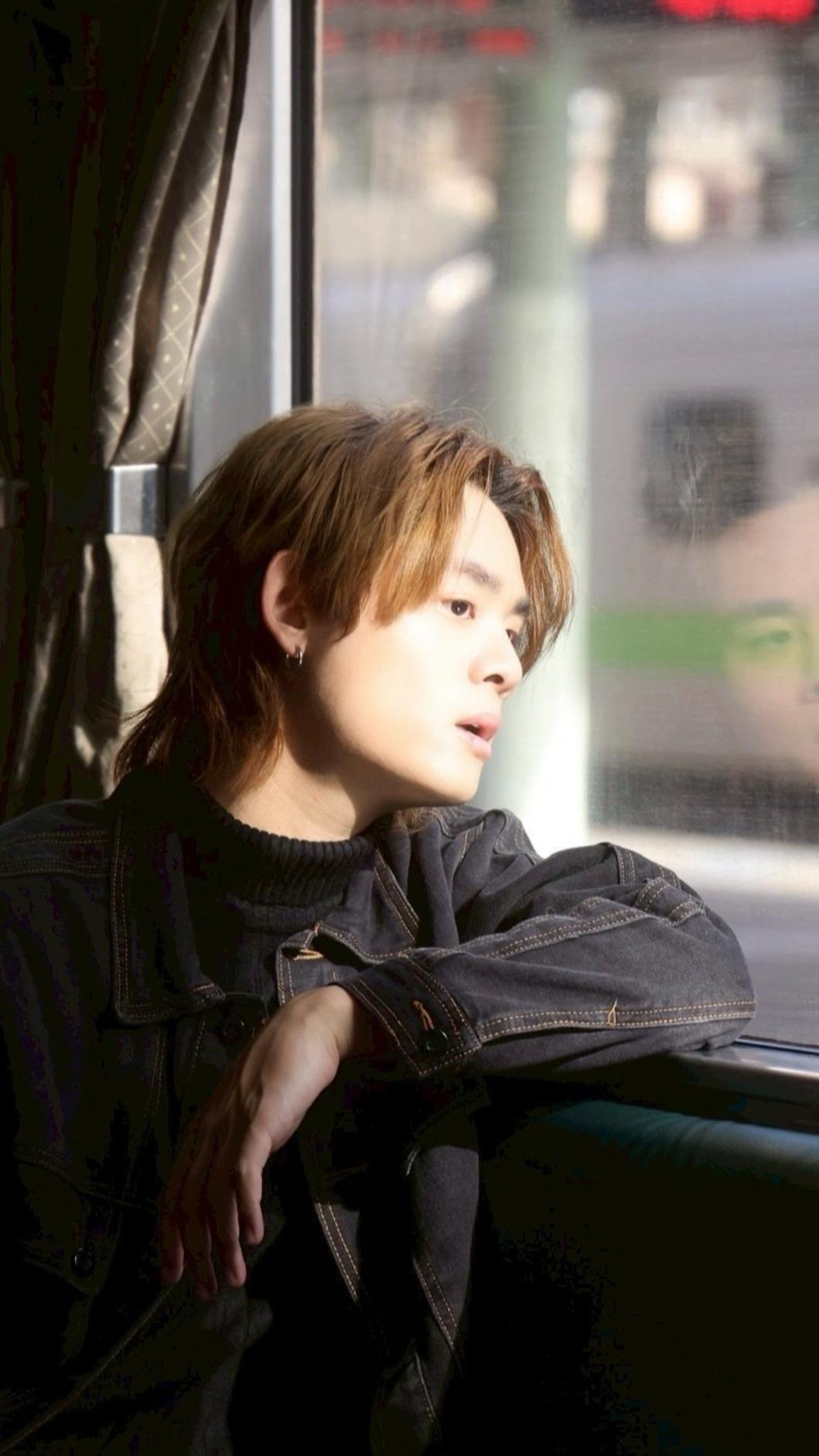 吳胤呈前往阿里山拍攝單曲封面。（圖／尚時代文創娛樂提供）