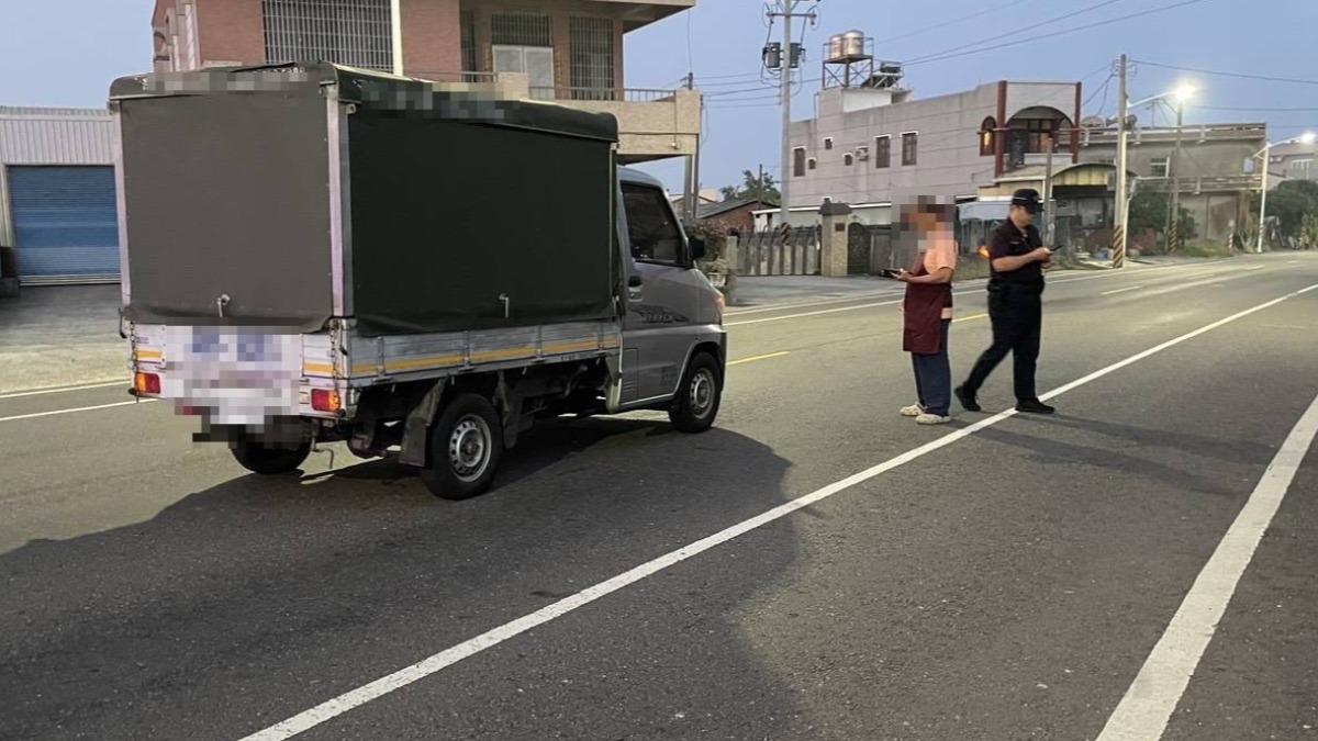 小貨車撞擊正在過馬路的80歲蘇姓男子。（圖／TVBS）