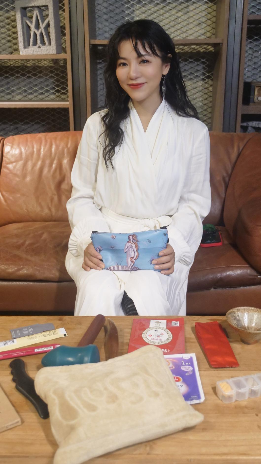 丁噹分享自己看完演唱會後的助眠包。（圖／相信音樂提供）