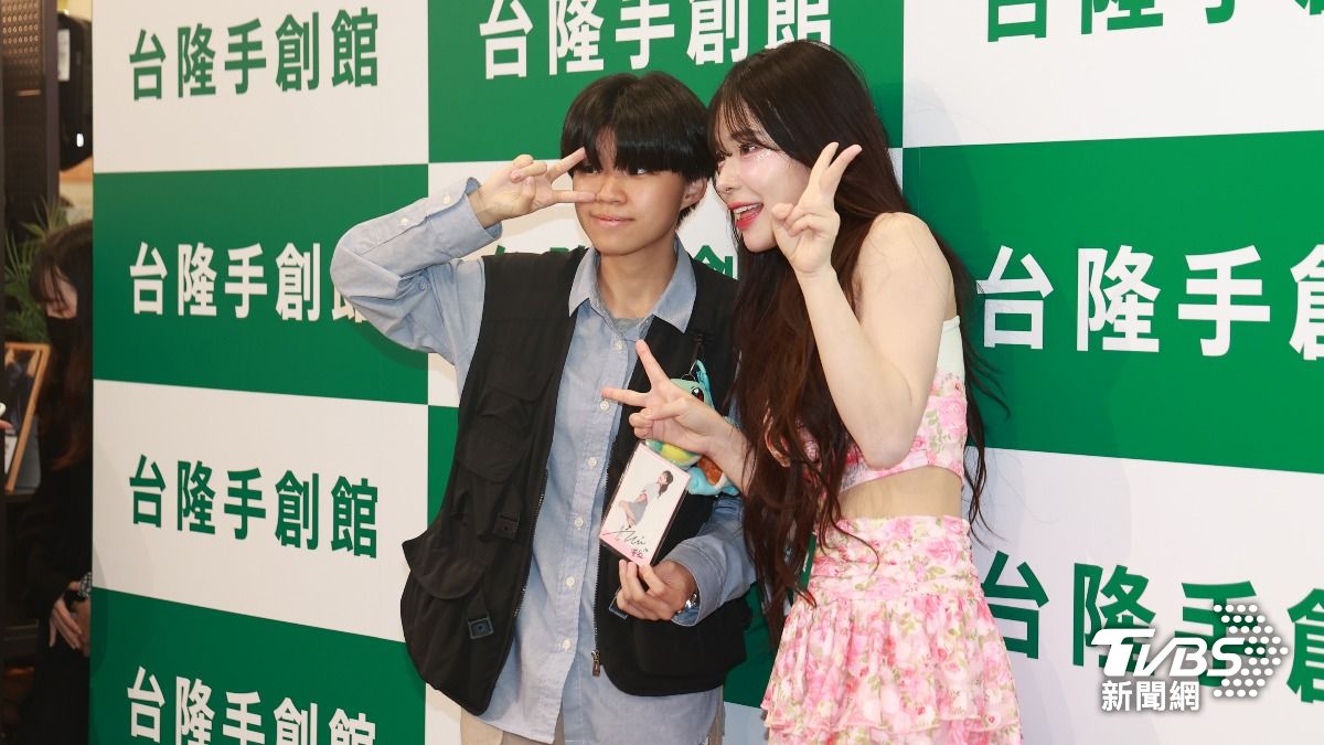 李多慧和粉絲合影。（圖／黃城碩攝）
