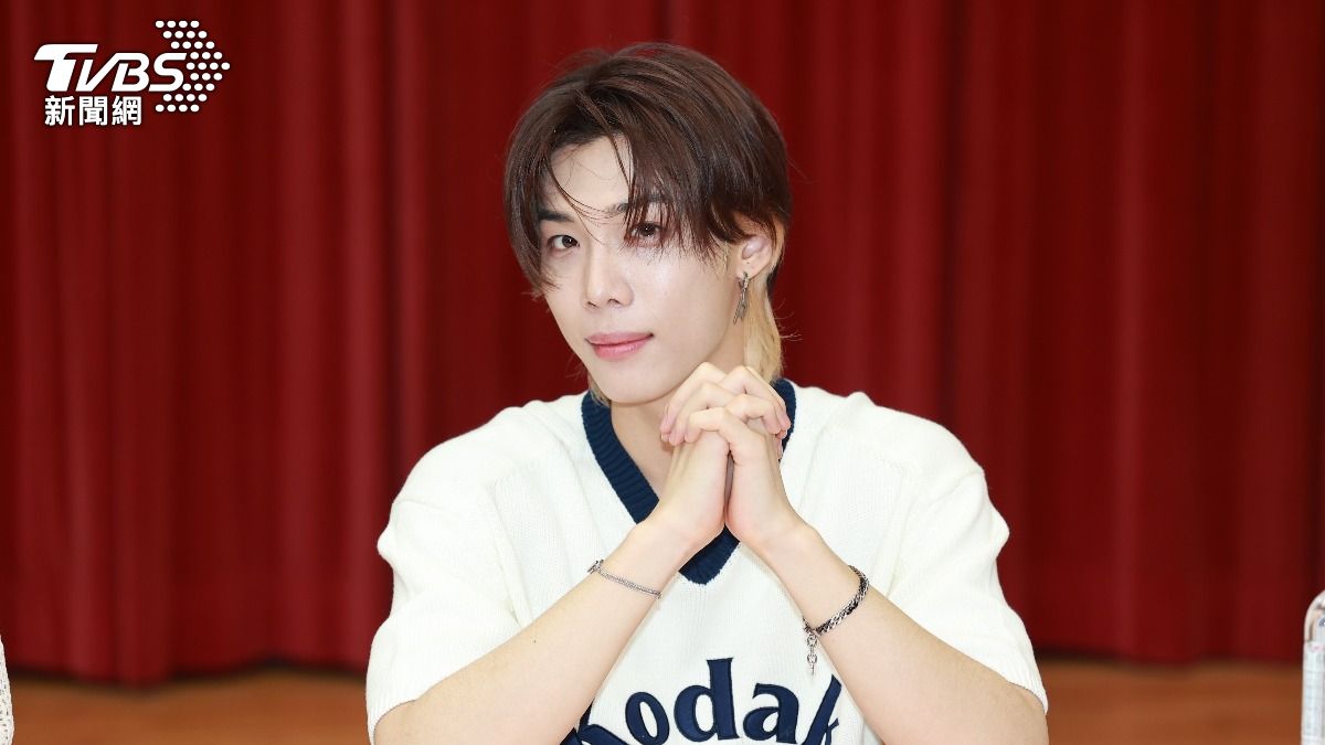 ROBIN運用徐薇的口號，開玩笑說自己更會教英文。（圖／黃城碩攝）