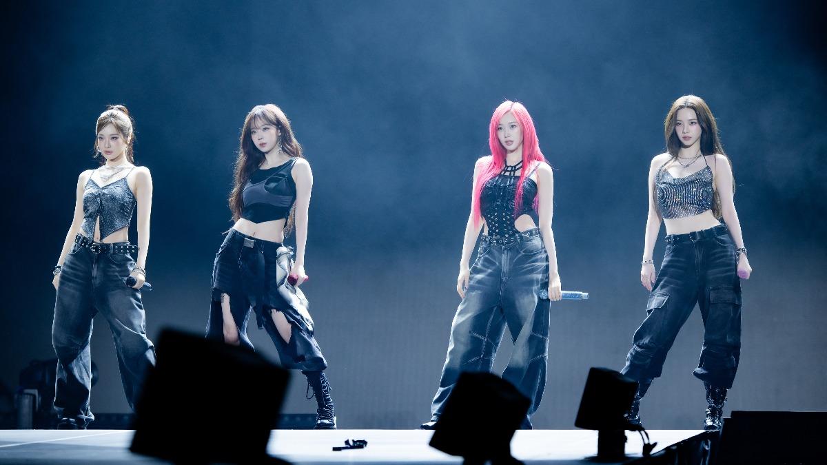 aespa的Ningning（左起）、Winter、Giselle、Karina一現身就讓全場觀眾狂尖叫。（圖／希林國際提供）