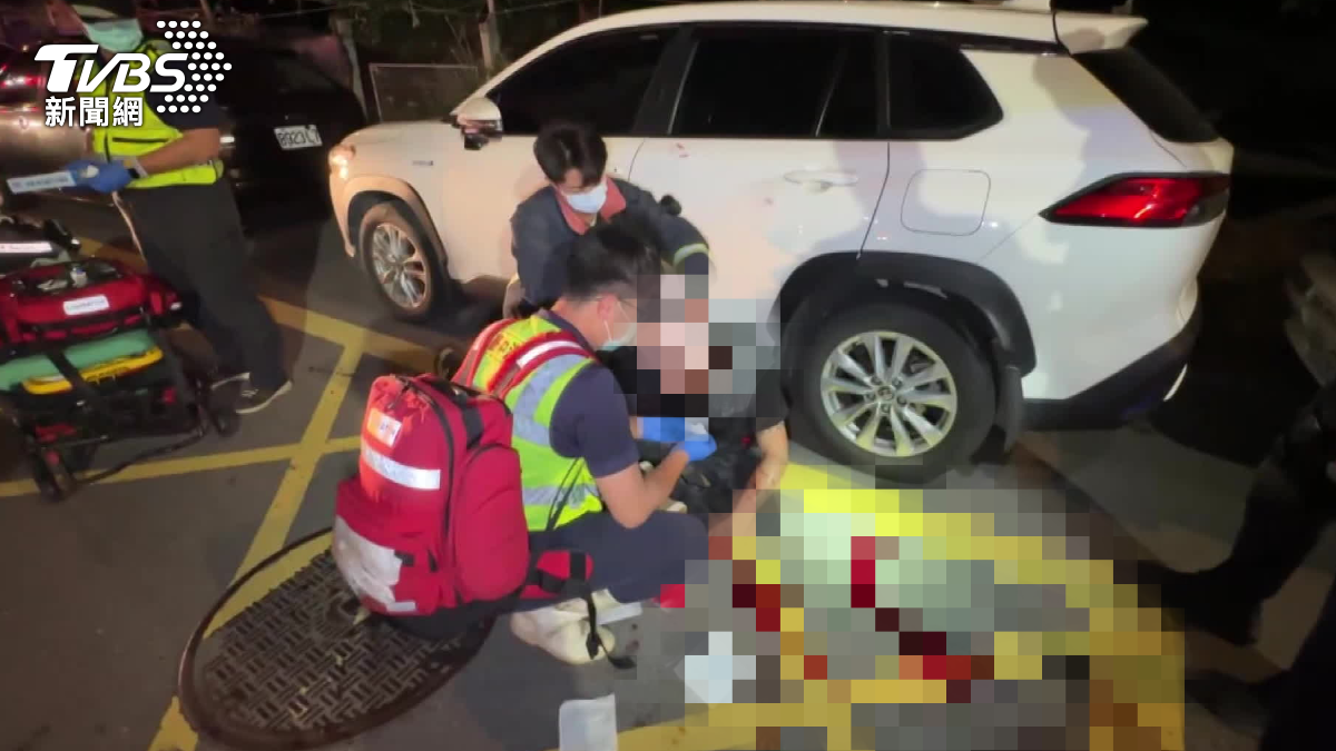 鬥毆現場血跡斑斑。（圖／TVBS）