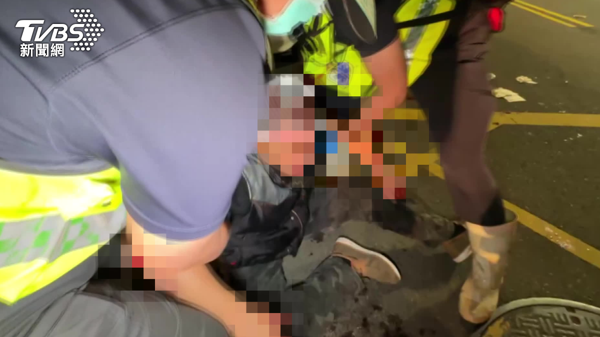 被毆打民眾稱，當時約有五到六個人持棒球棍毆打。（圖／TVBS）