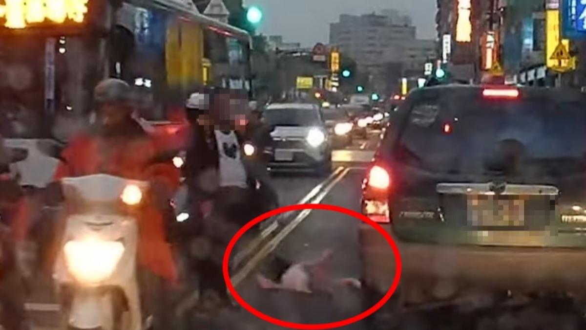 新北市三重區日前發生一起交通事故。（圖／翻攝自 WoWtchout - 地圖型行車影像分享平台）
