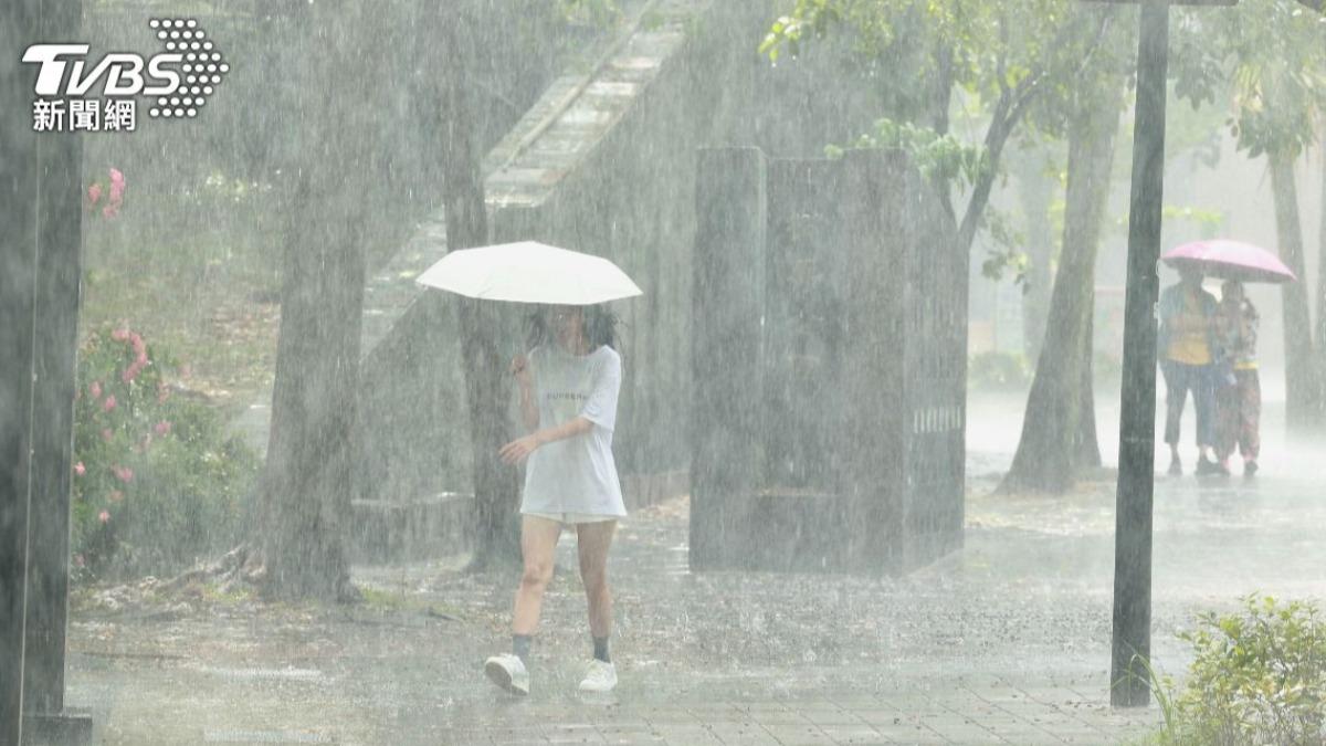 梅雨季常有大雨。（示意圖／黃城碩攝）
