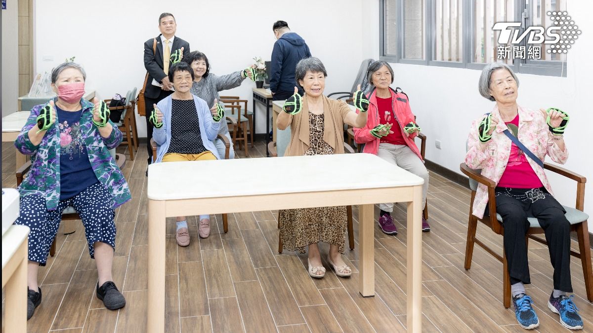 衛福部資料顯示，65歲以上長者失智症盛行率7.99%，首座由不動產團隊打造的共生宅正式啟用。