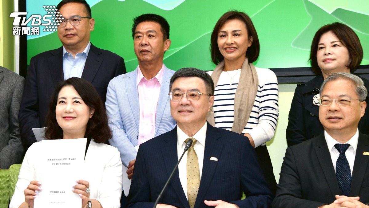 行政院長卓榮泰拜會朝野立院黨團為特別預算爭取支持。(圖／胡瑞麒攝)