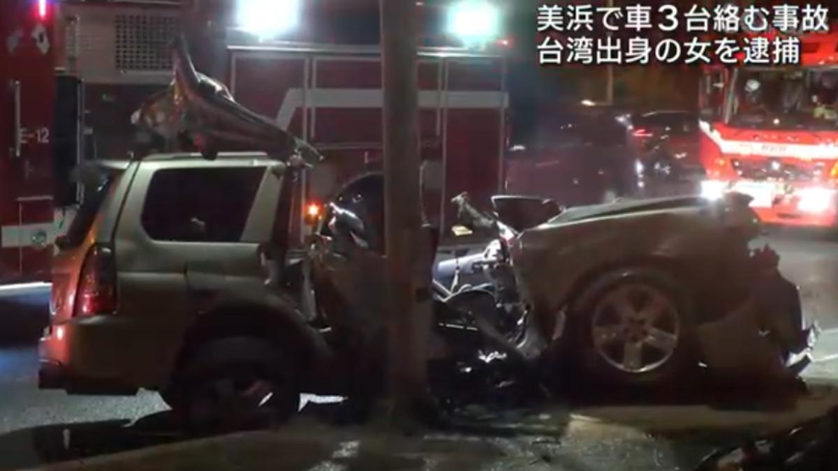 沖繩北谷町24日晚間發生重大車禍，一名美軍雙大腿骨折。（圖／翻攝自琉球朝日放送）